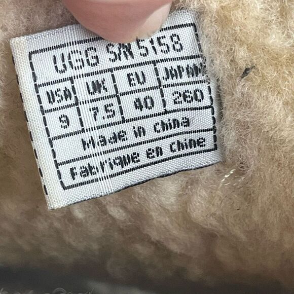 UGG SURFCAT  Size 9 Leather Sheepskin Black Mid-Calf Lace Up Snow Boots - Picture 7 of 7